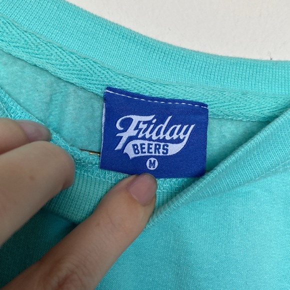 Friday Beers Sweatshirt Size Medium oversized NWOT - Picture 4 of 6